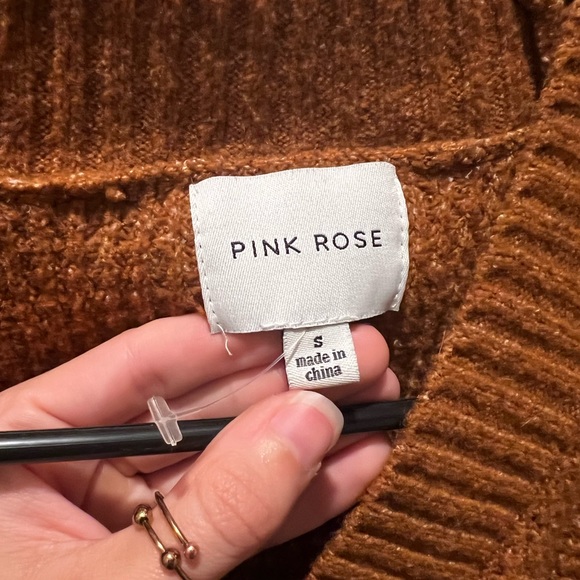 Burnt orange v neck sweater, never worn! - Picture 2 of 2